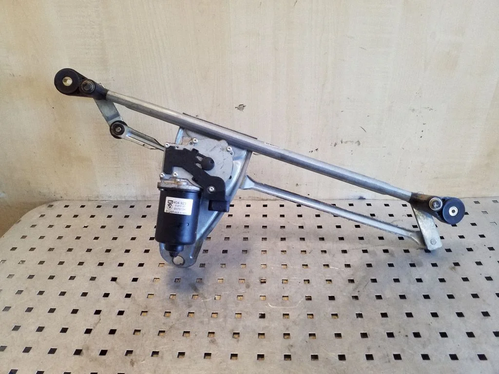 Front wiper linkage and motor 7111536