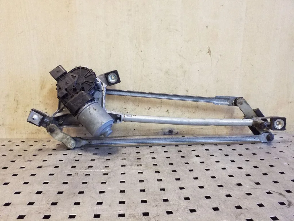 Mechanizm wycieraczek z silniczkiem 7S7117K484BC