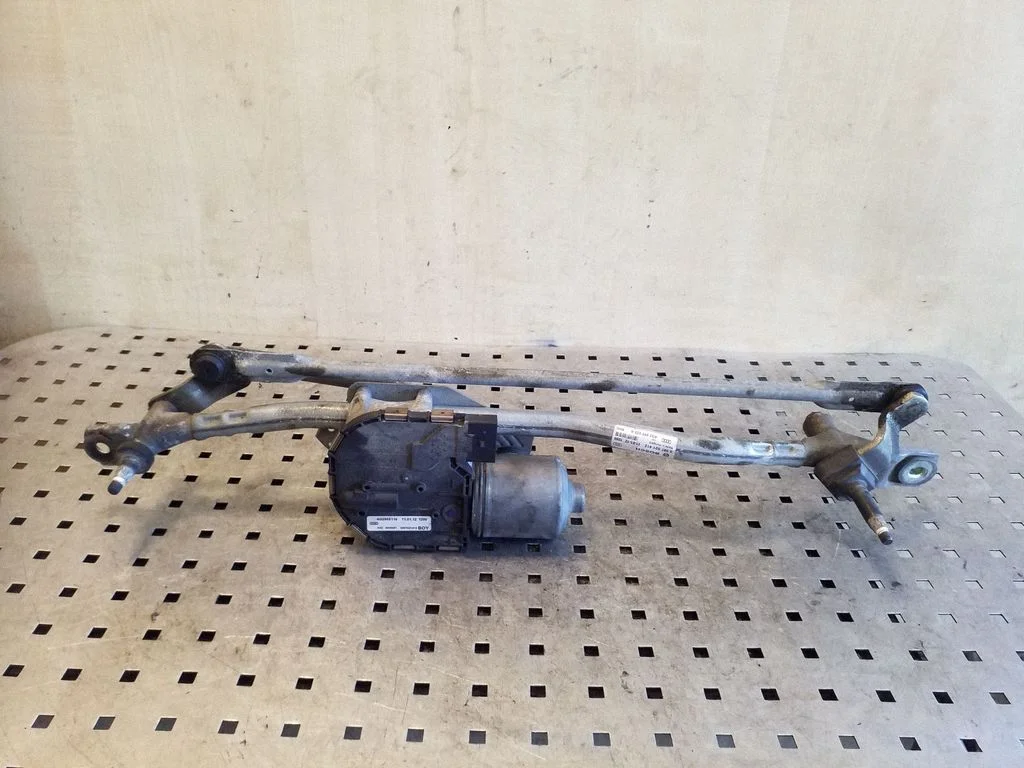 Front wiper linkage and motor 4G2955119