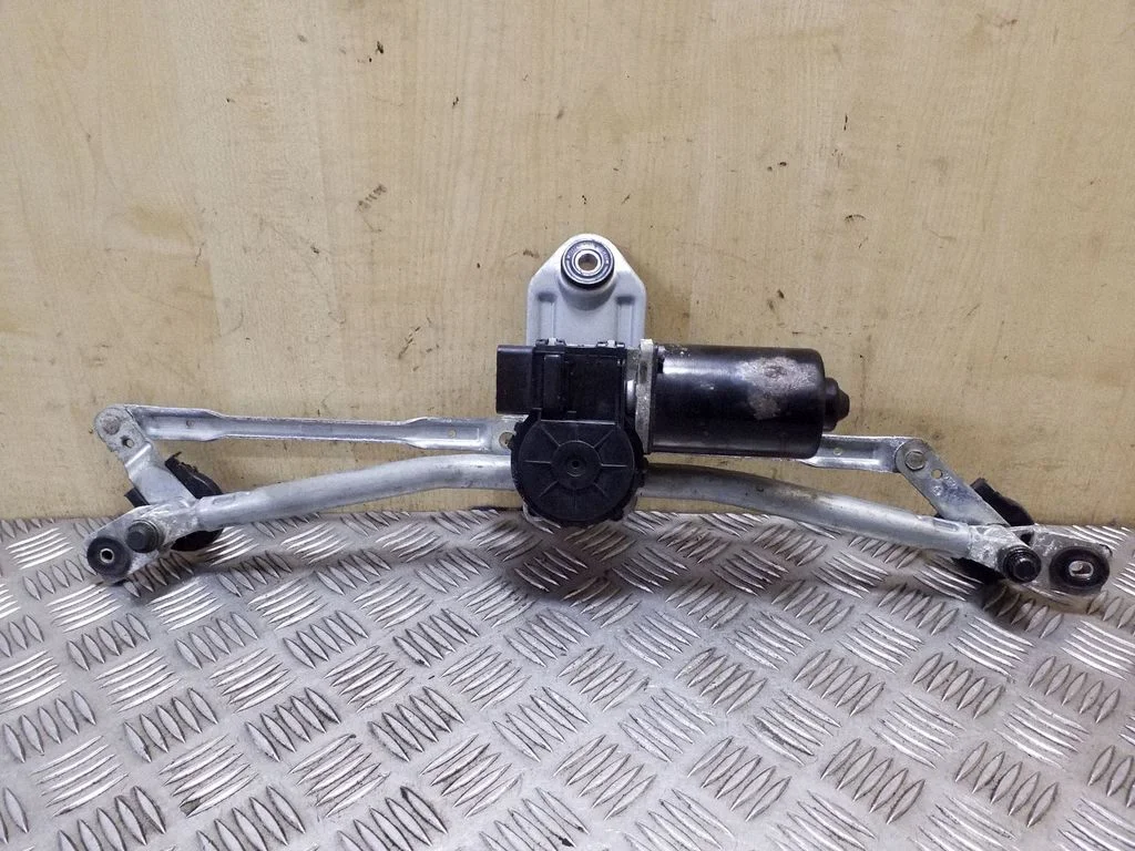 Front wiper linkage and motor