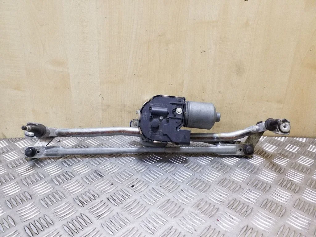 Mechanizm wycieraczek z silniczkiem 8R2955119A