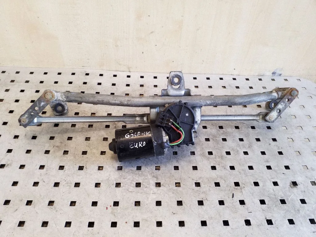 Mechanizm wycieraczek z silniczkiem 1J1955113A