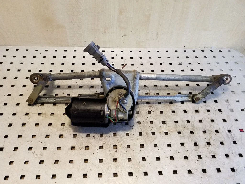 Front wiper linkage and motor 7700847567 – Renault Clio II (1998-2001)