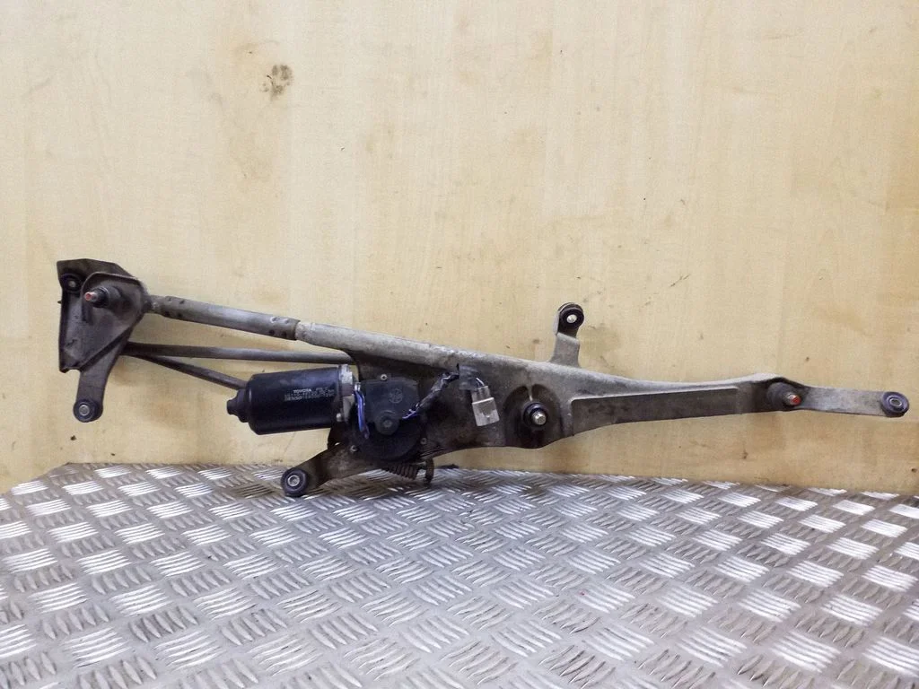 Front wiper linkage and motor 8511048120