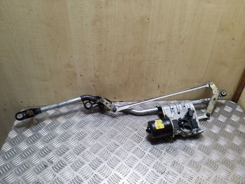 Front wiper linkage and motor 8200327016 – Renault Scenic II - Grand scenic II (2003-2006)