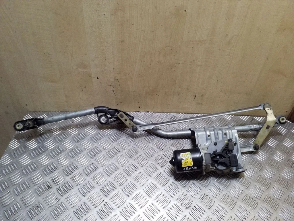 Front wiper linkage and motor 8200327016 – Renault Scenic II - Grand scenic II (2003-2006)