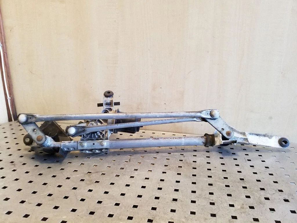 Front wiper linkage and motor WM02C002