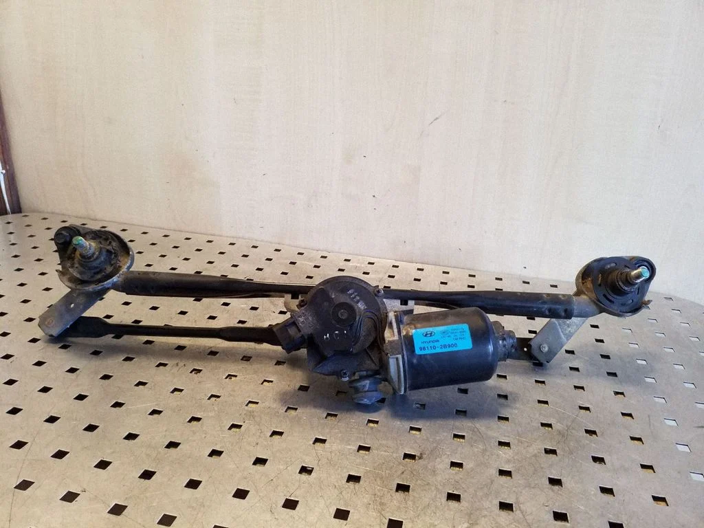 Front wiper linkage and motor 981102B900
