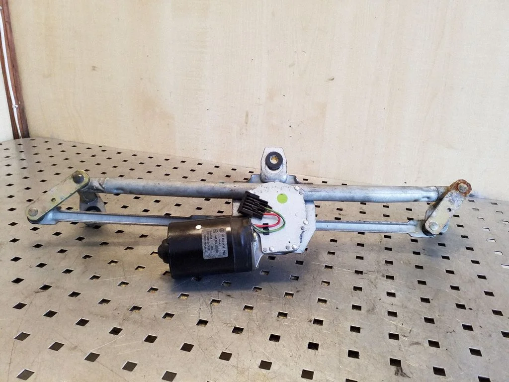 Front wiper linkage and motor 1J1955113A