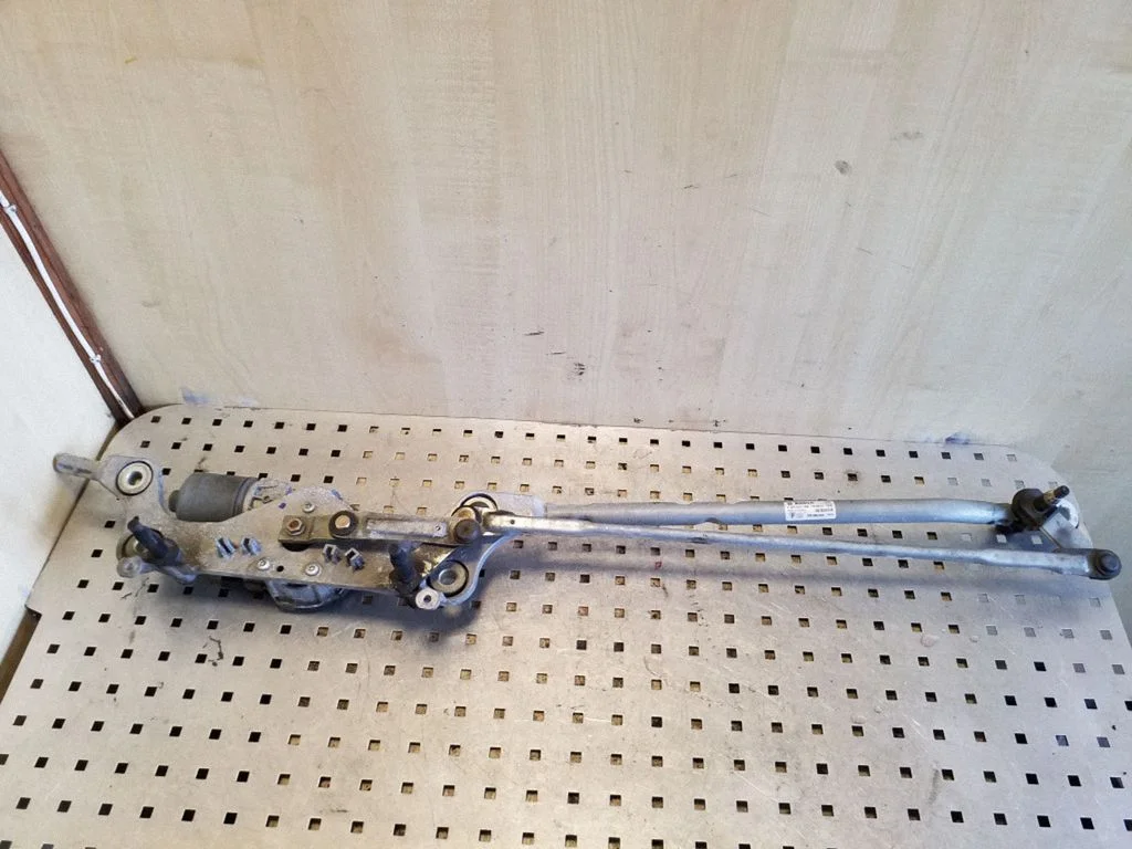 Front wiper linkage and motor 7P0955119