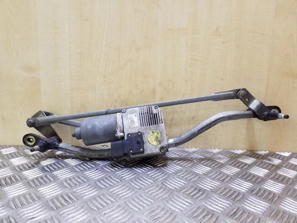 Front wiper linkage and motor – Audi A5 8T 8F (2007-2016)