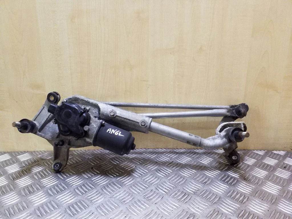 Front wiper linkage and motor