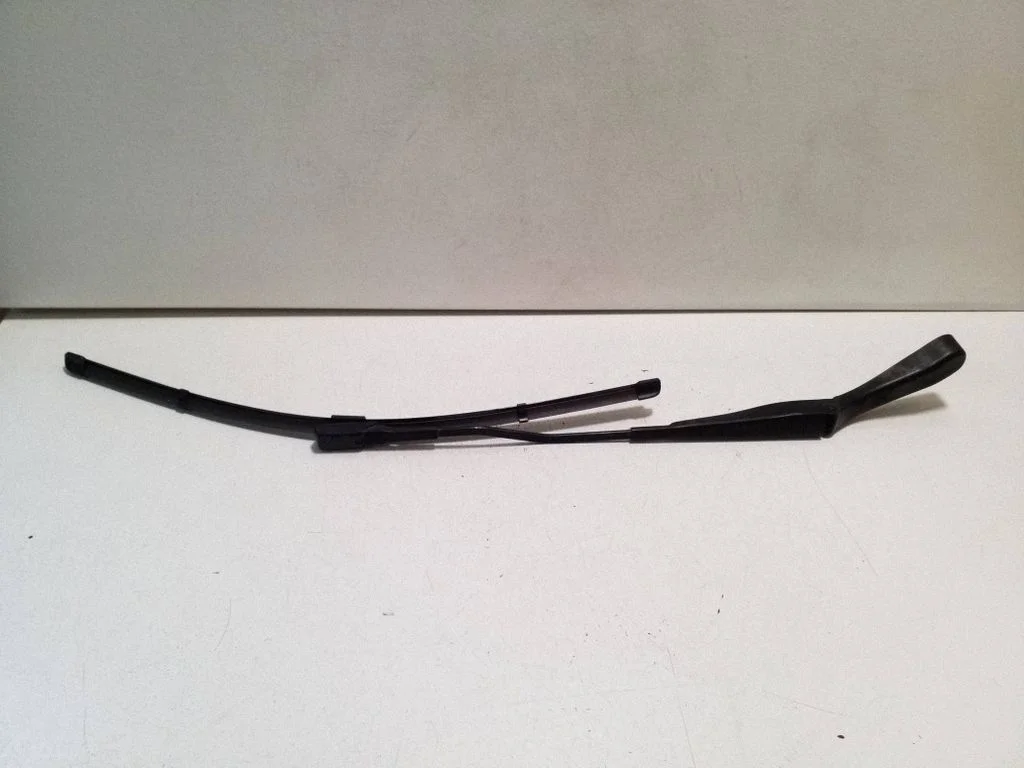 Front wiper blade arm – Mercedes-Benz EQC (2019-)