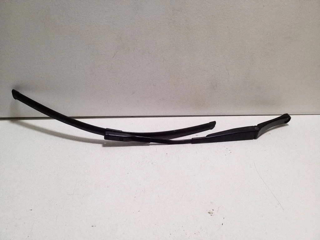 Front wiper blade arm 8S2955408