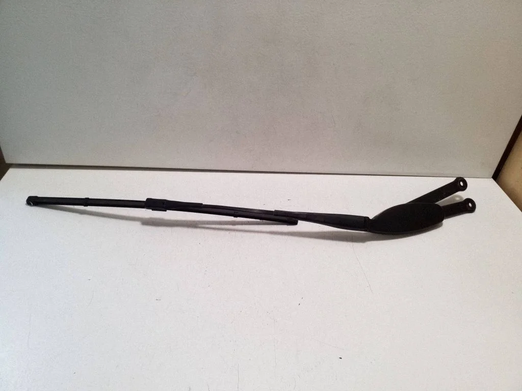 Front wiper blade arm – Mercedes-Benz EQC (2019-)
