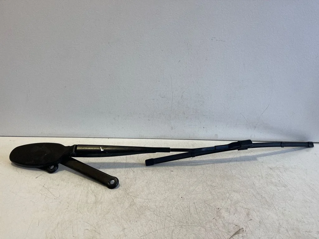 Front wiper blade arm A2478201901