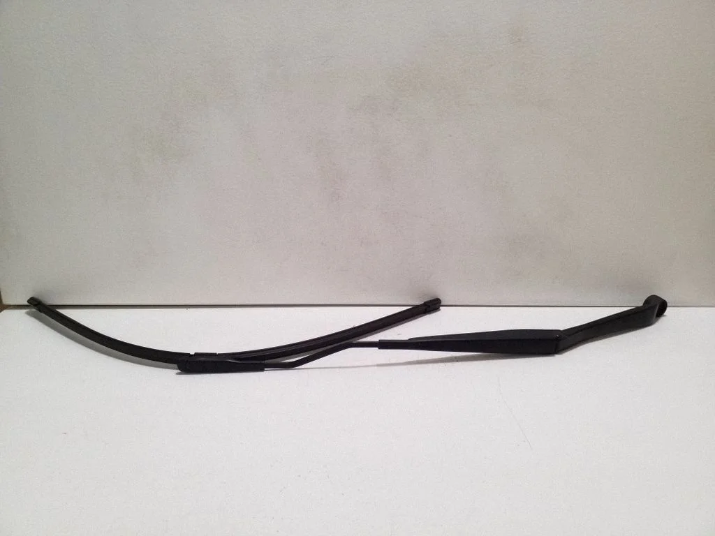 Front wiper blade arm EM2B17527BB