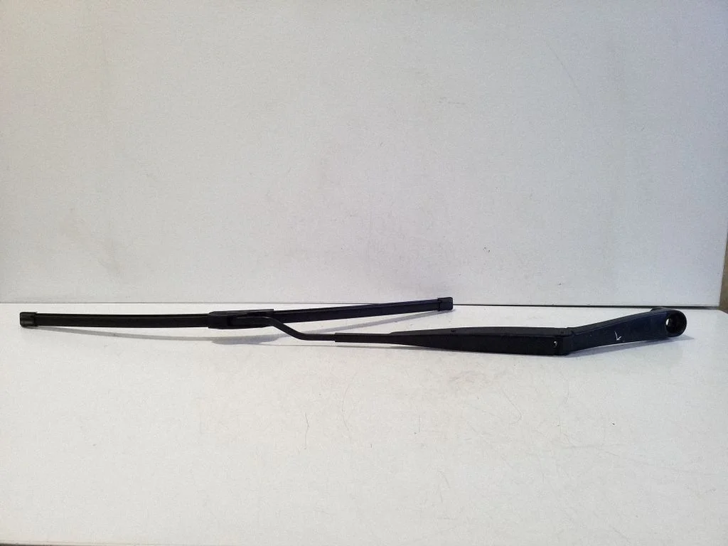 Front wiper blade arm 26372