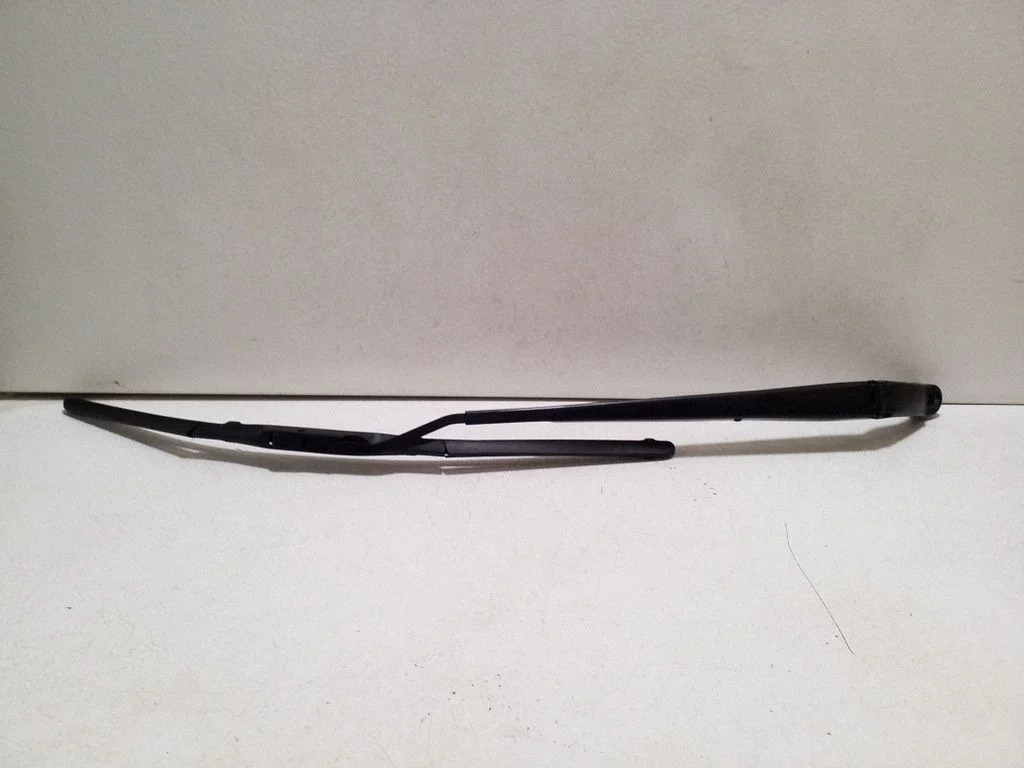 Front wiper blade arm – right