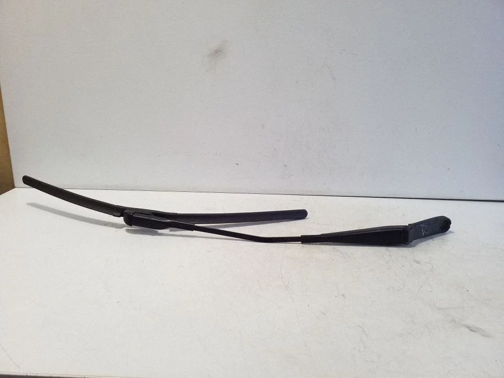 Front wiper blade arm 8U2955408