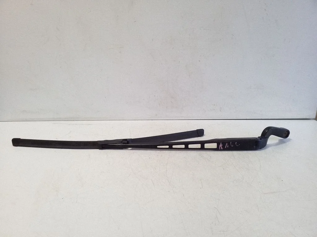 Front wiper blade arm 4F2955410