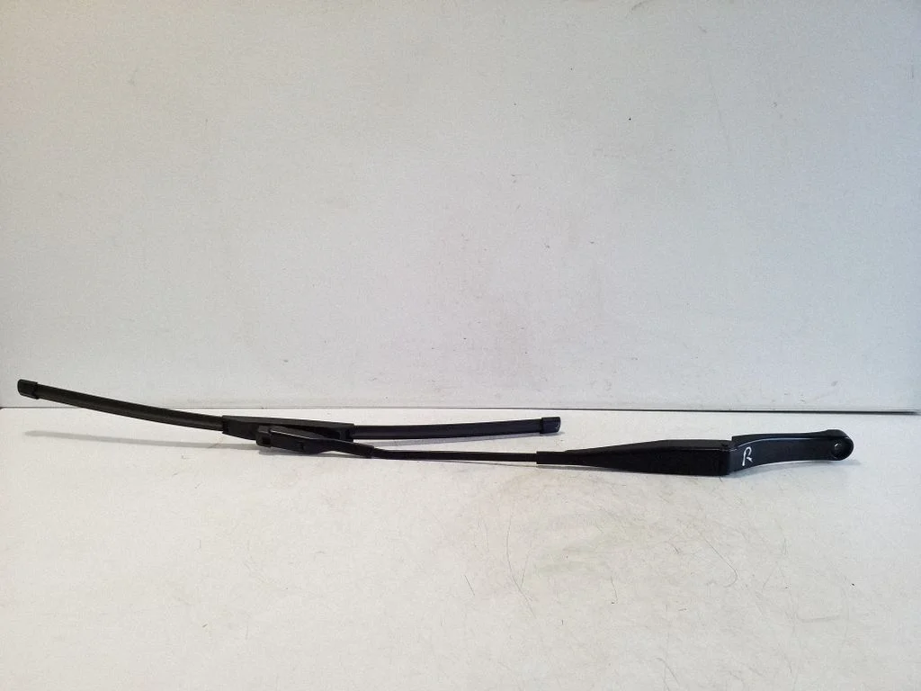 Front wiper blade arm 8R2955408B