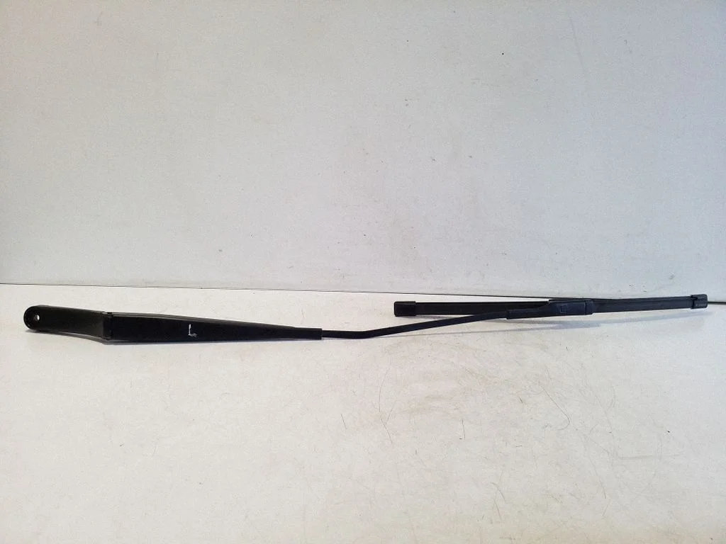 Front wiper blade arm 8R2955407B