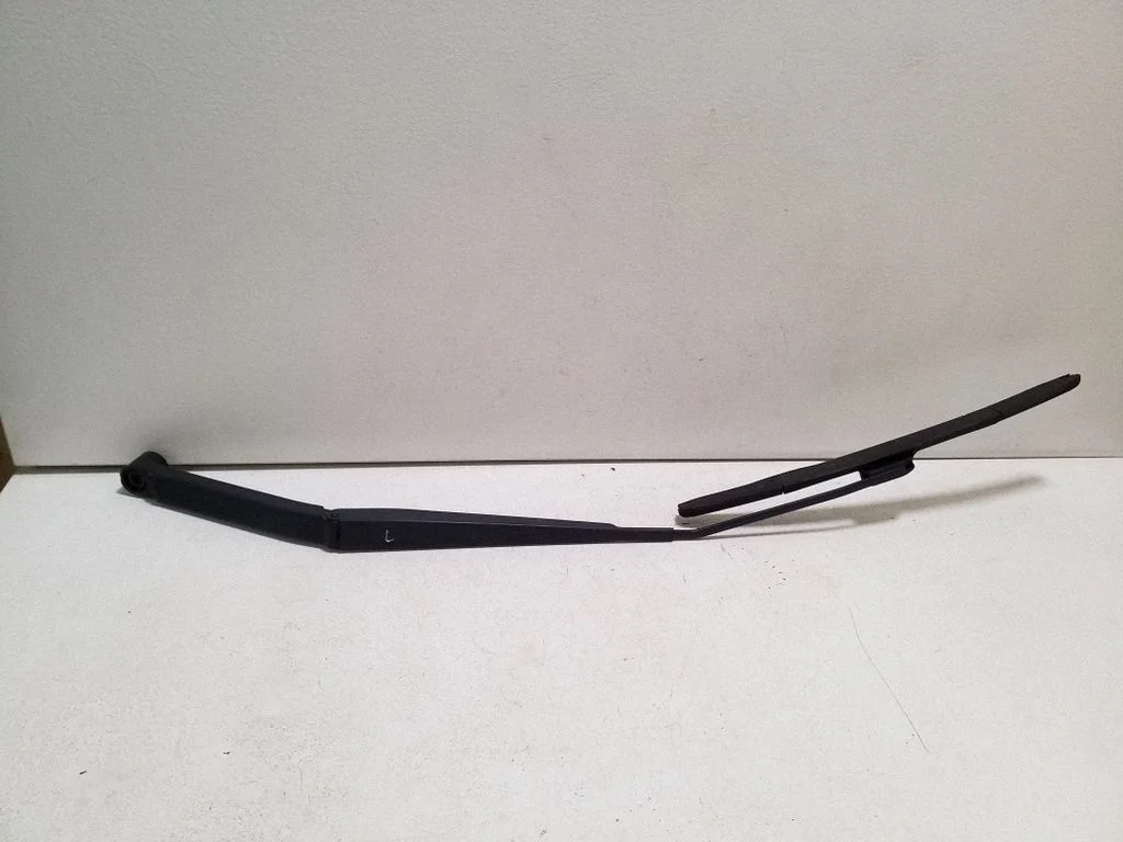 Front wiper blade arm – left
