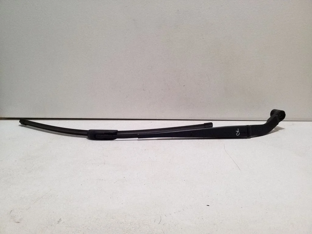 Front wiper blade arm – right