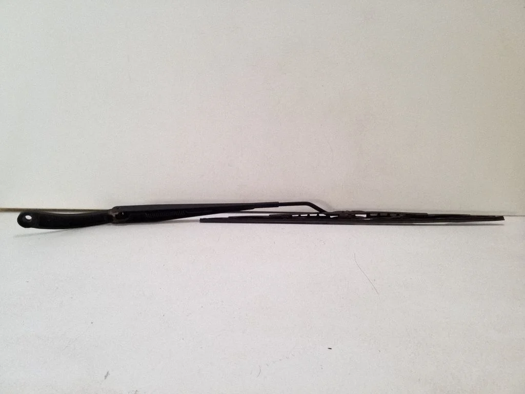 Front wiper blade arm – right