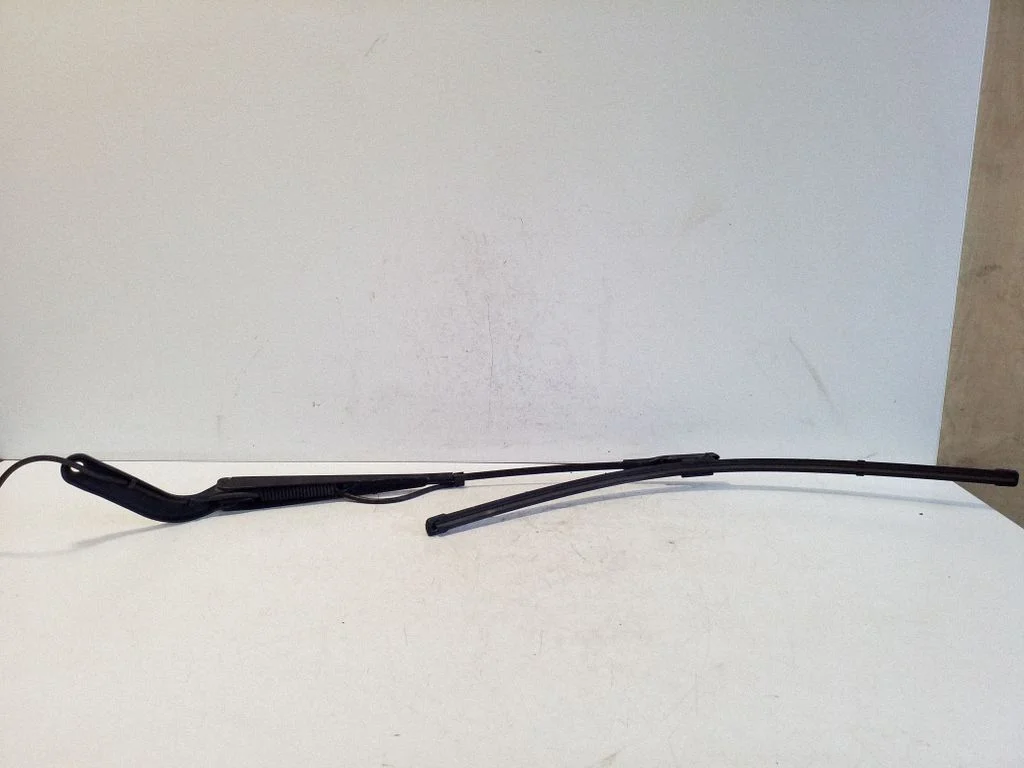 Front wiper blade arm A9068200744