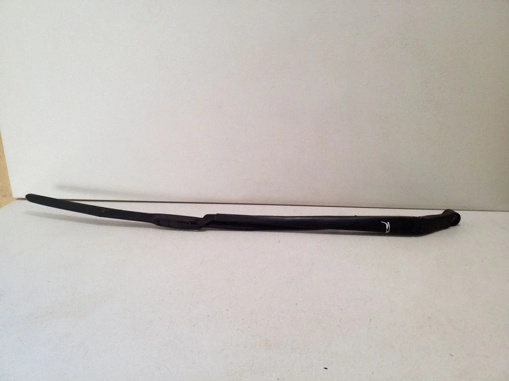 Front wiper blade arm – Toyota Prius (XW30) (2009-2015)