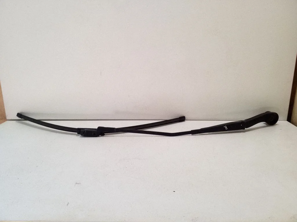 Front wiper blade arm BK2117526AB