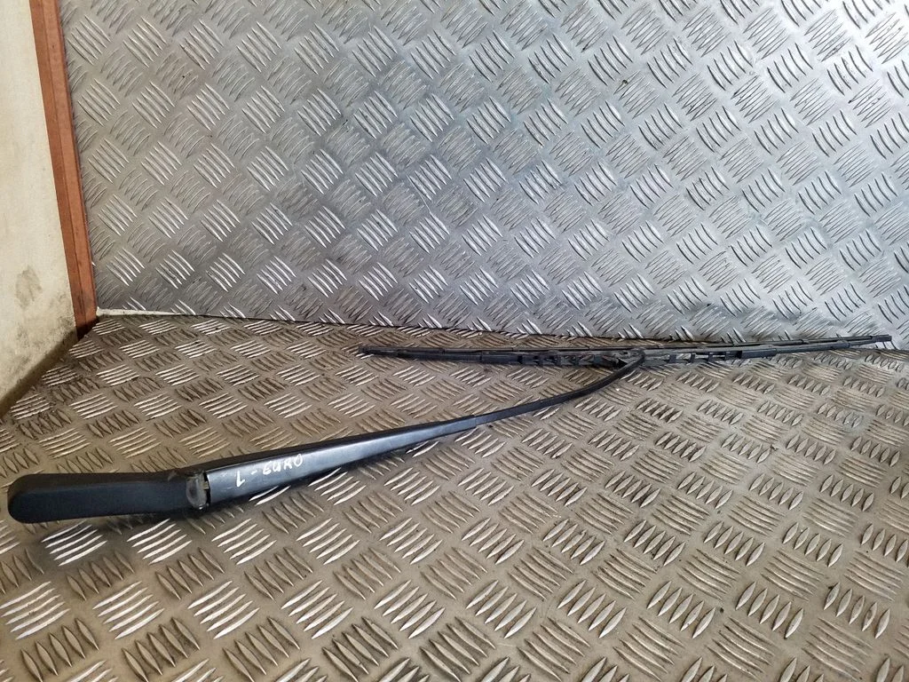 Priekšējā stikla tīrītāja svira 90582557