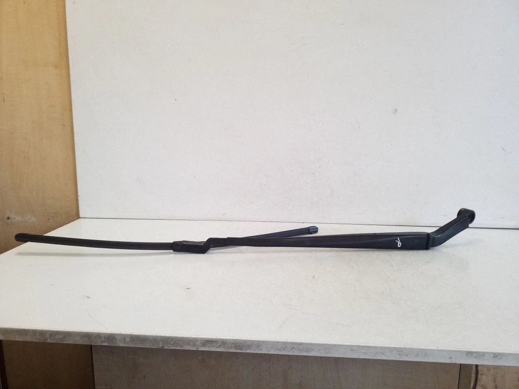 Front wiper blade arm – right