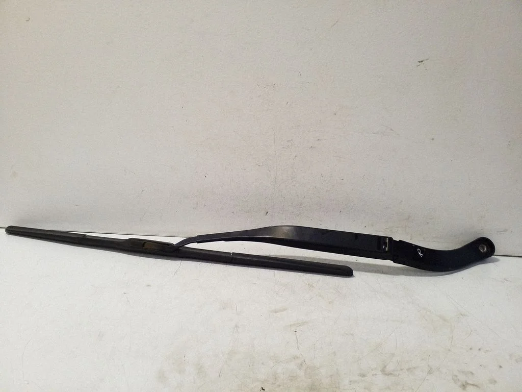Front wiper blade arm – right