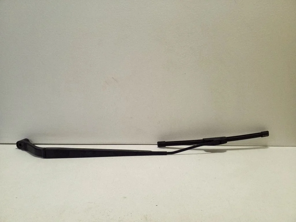 Front wiper blade arm – left