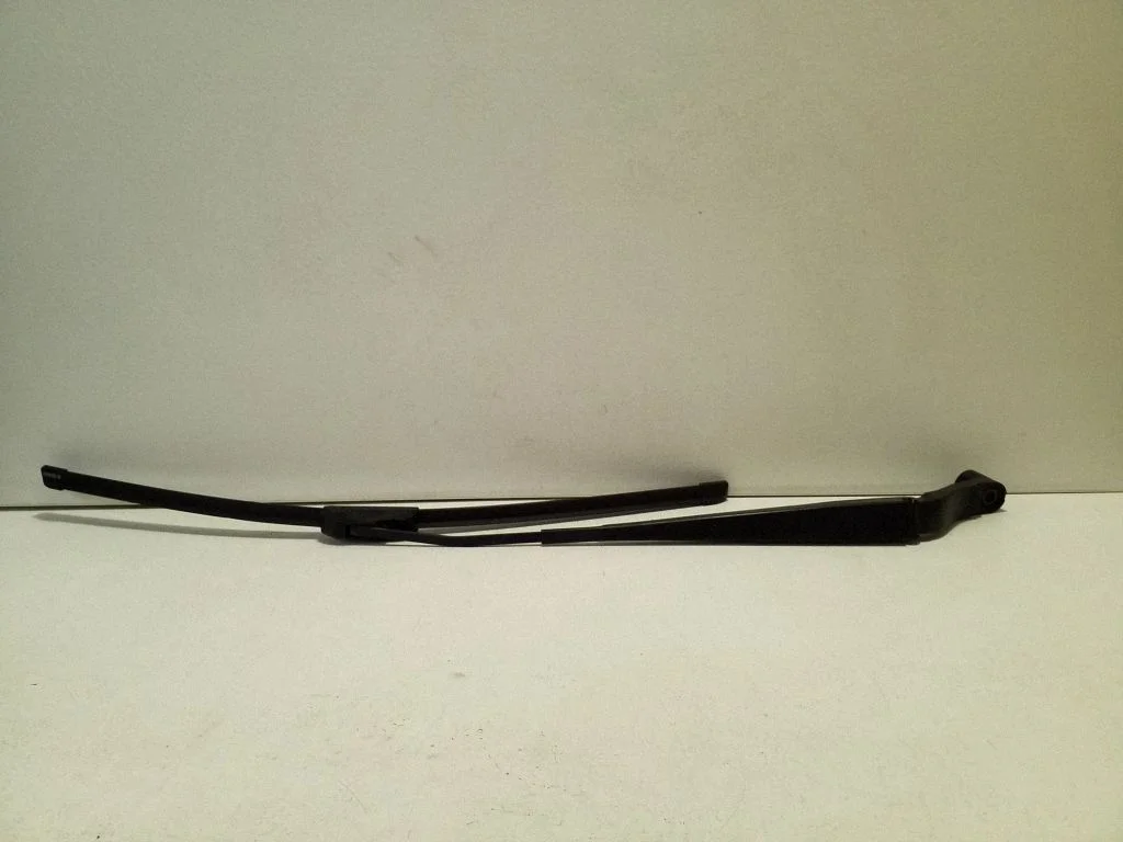 Front wiper blade arm – right