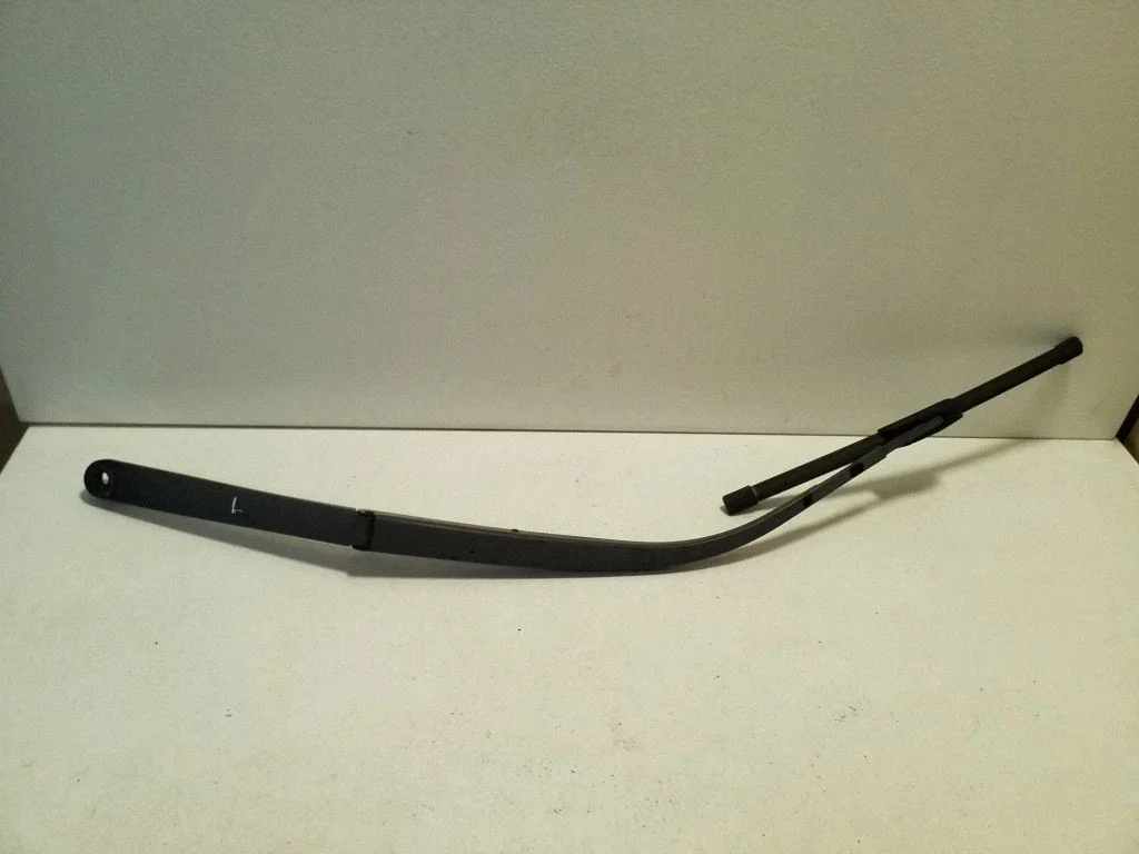 Front wiper blade arm – left
