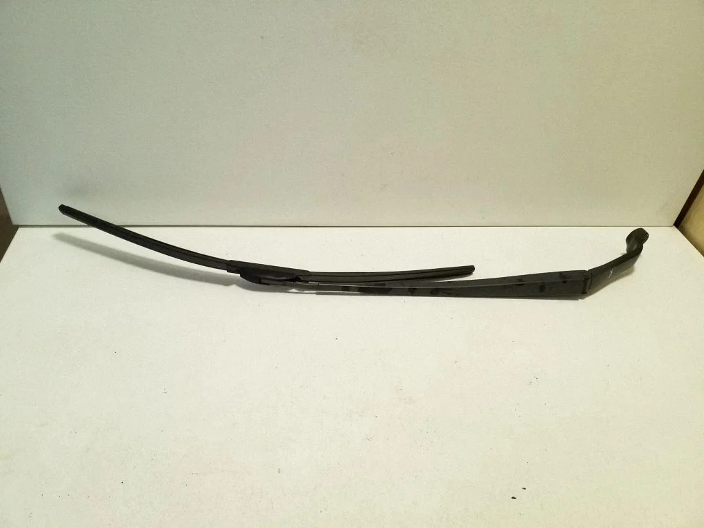 Front wiper blade arm – right