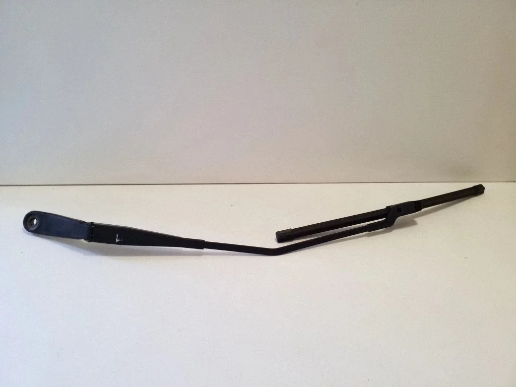 Front wiper blade arm 31276063