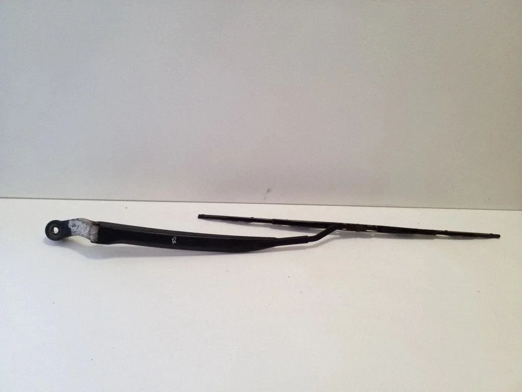 Front wiper blade arm – right