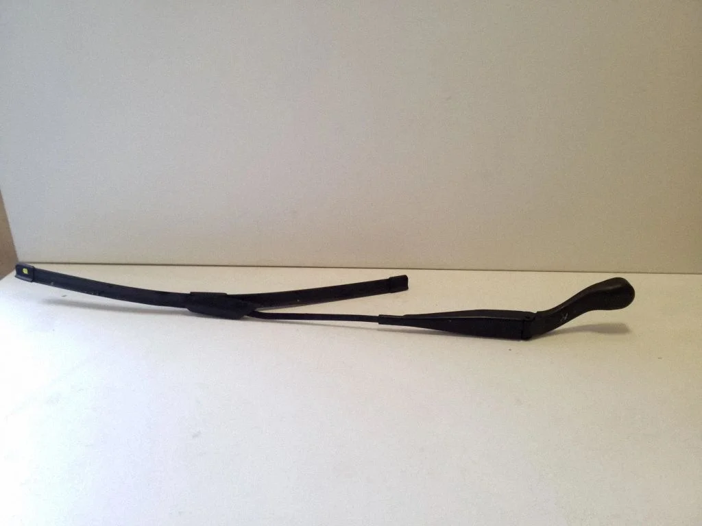 Front wiper blade arm A2548201900