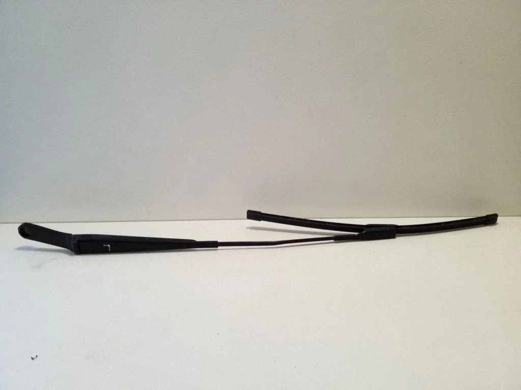 Front wiper blade arm 8U2955407
