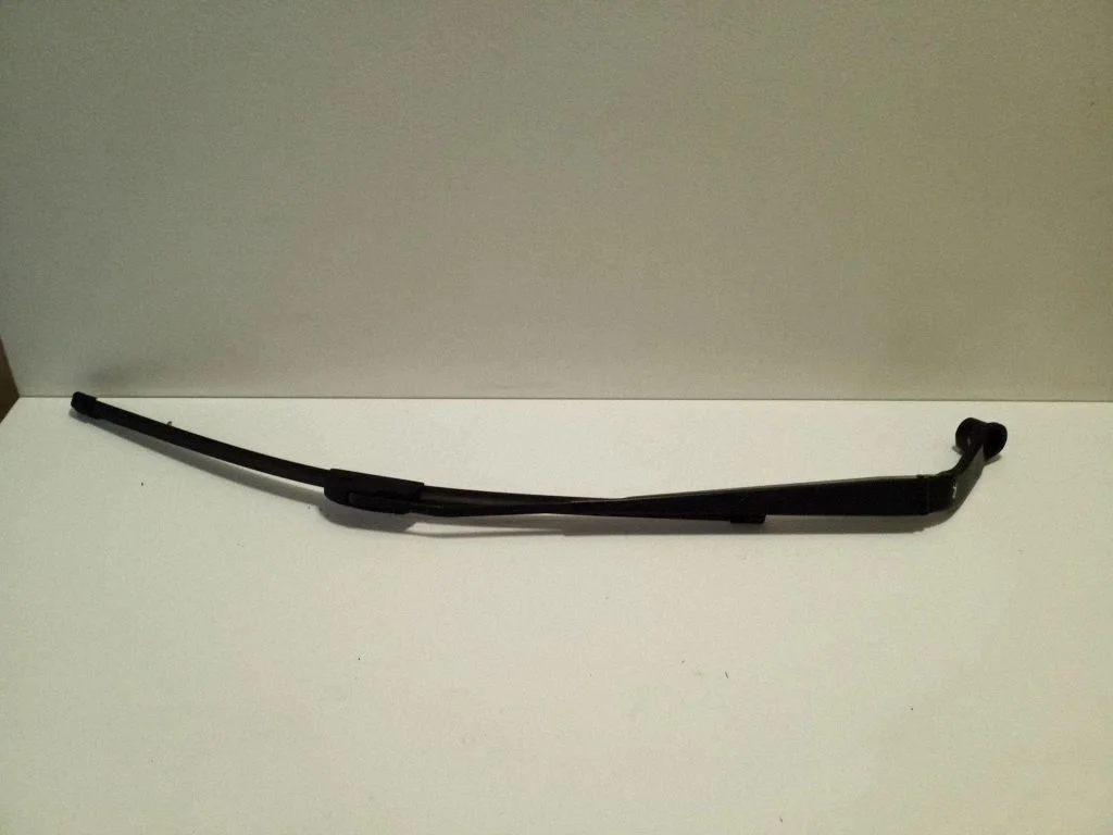 Front wiper blade arm – right