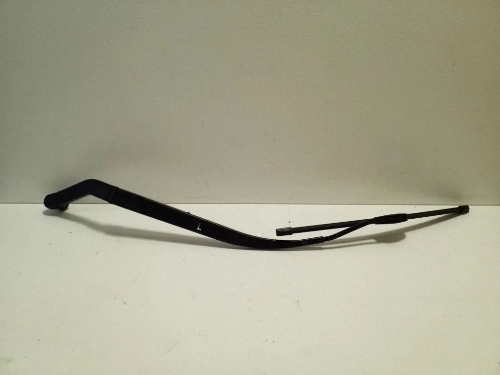 Front wiper blade arm – left
