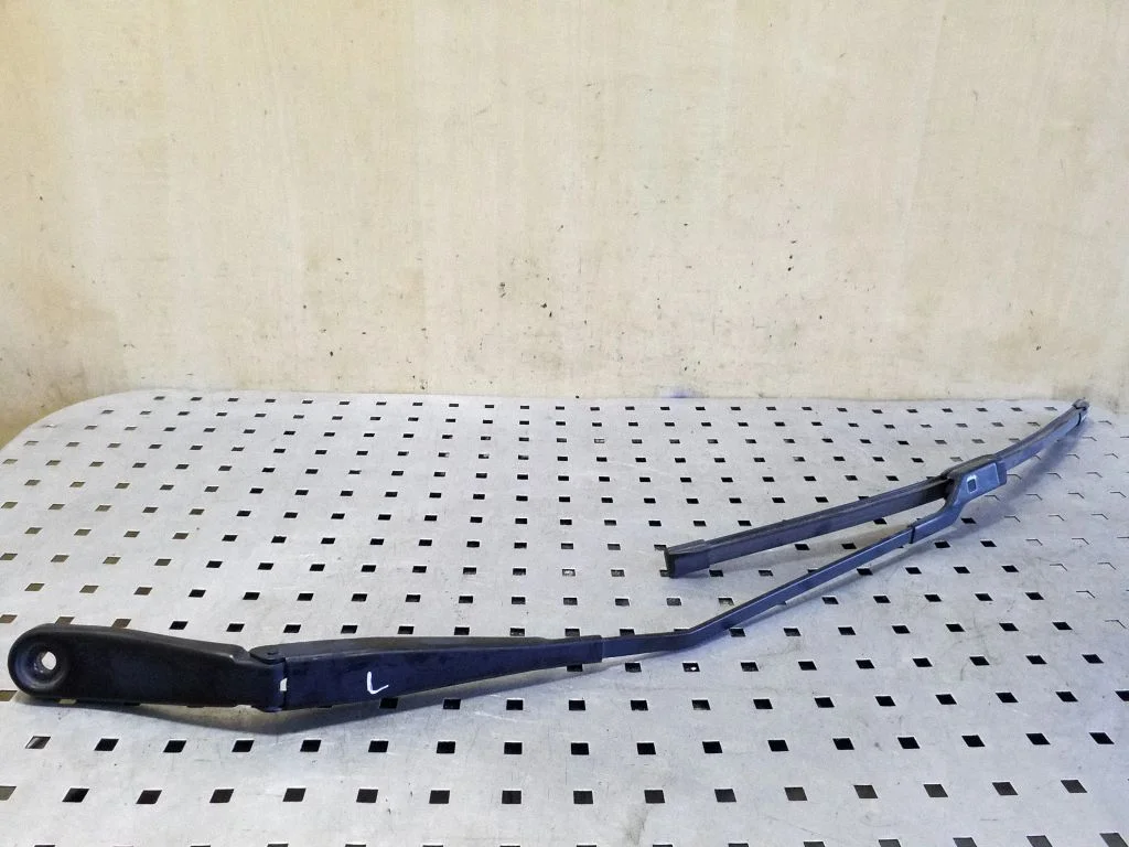 Front wiper blade arm 31276005