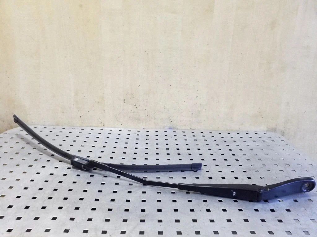 Front wiper blade arm 31276004