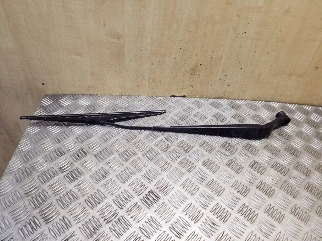 Front wiper blade arm – right