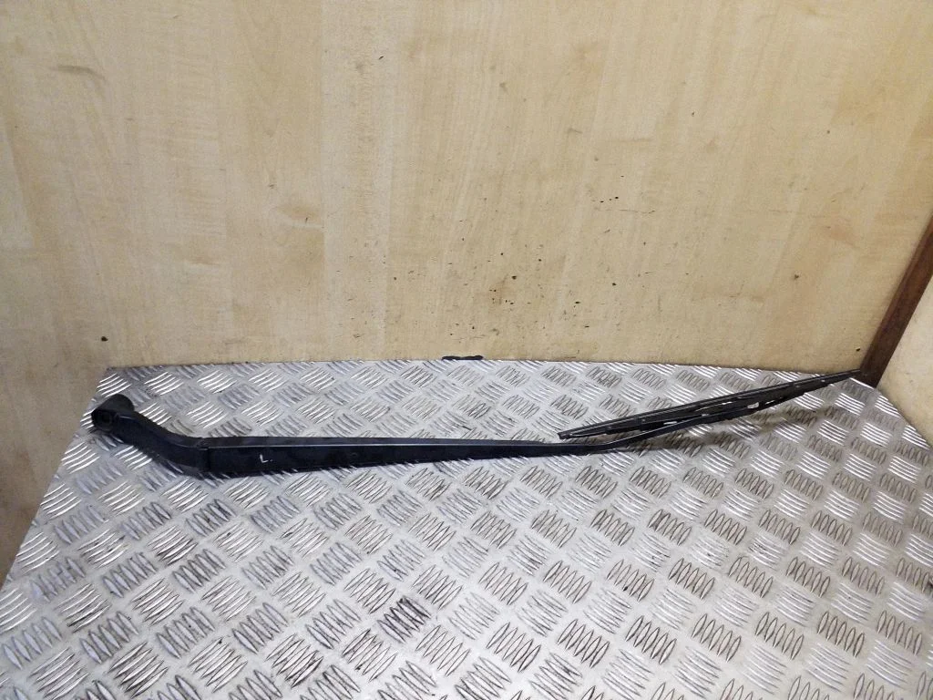 Front wiper blade arm – left